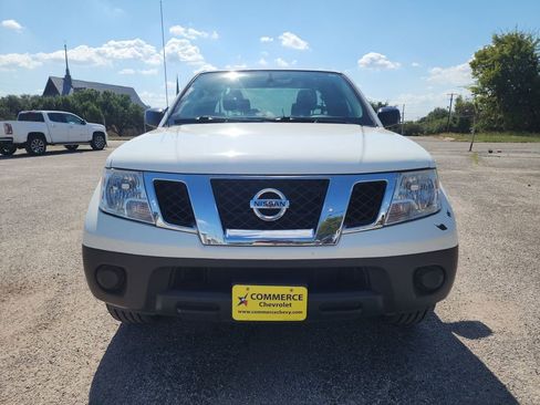 Used 2021 Nissan Frontier S image 2