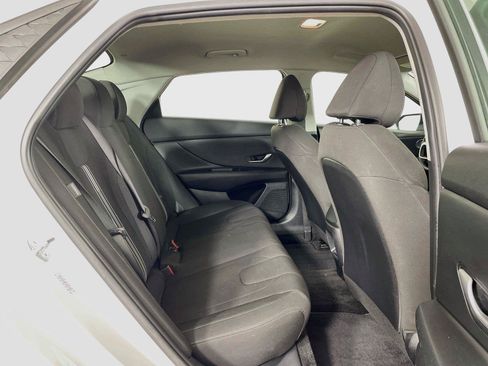 Used 2024 Hyundai Elantra SEL FWD image 25