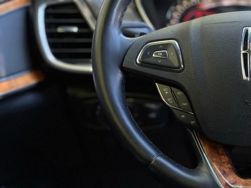 Used 2016 Lincoln MKX Reserve w/ Technology Package FWD image 32