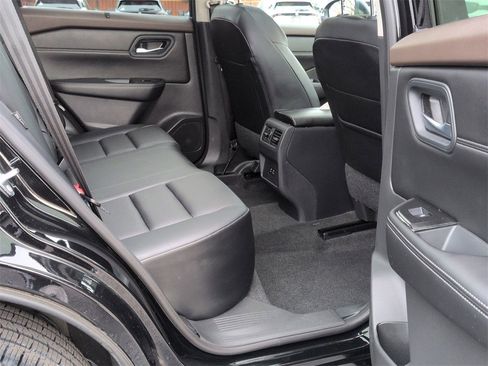 Used 2023 Nissan Rogue SV w/ SV Premium Package image 20