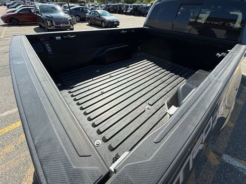 Used 2022 Toyota Tacoma TRD Sport AWD/4WD image 33