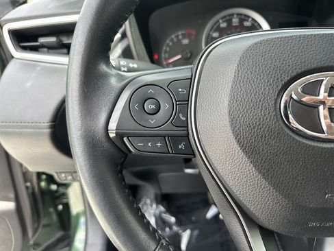 Certified 2022 Toyota Corolla Cross LE AWD/4WD image 19