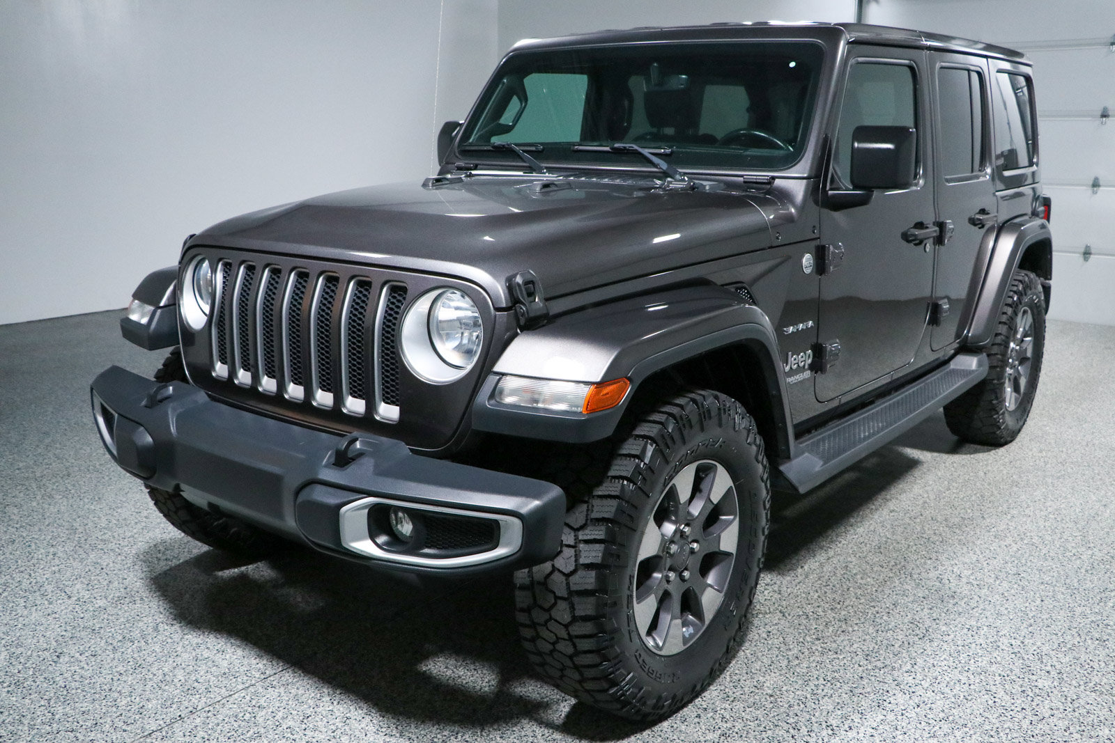 Used 2018 Jeep Wrangler Unlimited Sahara AWD/4WD image 30