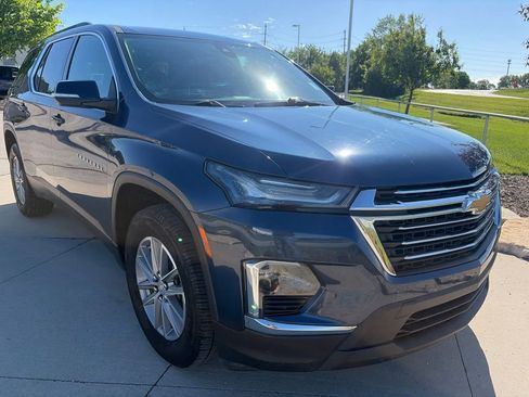 Used 2022 Chevrolet Traverse LT FWD image 2