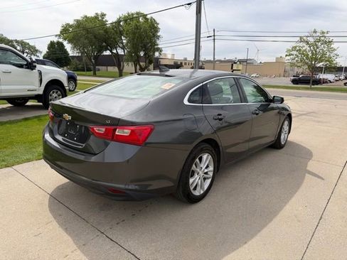 Used 2017 Chevrolet Malibu LT FWD image 5