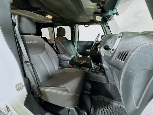 Used 2018 Jeep Wrangler Unlimited Sahara w/ Connectivity Group image 23