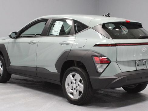 Used 2024 Hyundai Kona SE AWD/4WD image 8
