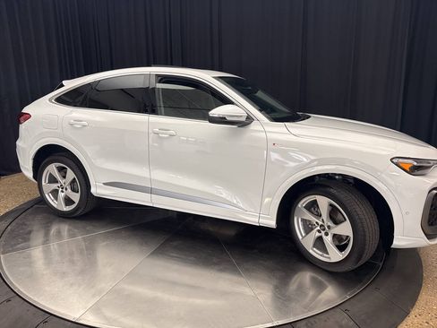 Used 2025 Audi Q5 Premium Plus w/ Premium Plus AWD/4WD image 12
