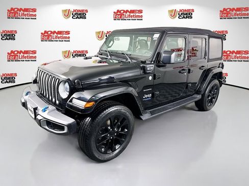 Used 2022 Jeep Wrangler Unlimited Sahara w/ Cold Weather Group AWD/4WD image 14