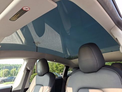 Used 2021 Tesla Model Y Long Range AWD/4WD image 14