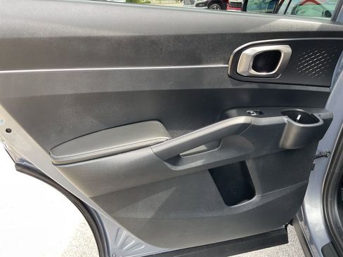 Used 2024 Kia Sorento S image 44