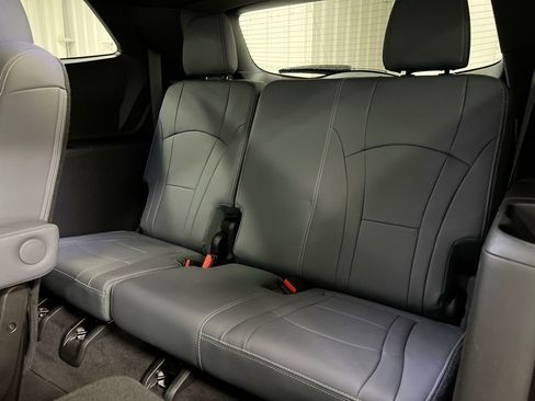 Used 2023 Buick Enclave Essence FWD image 23