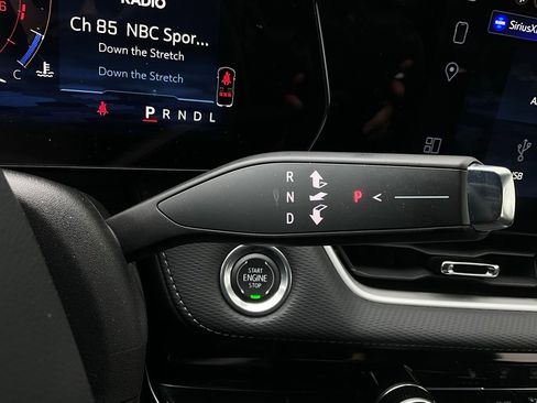 Used 2025 Chevrolet Equinox LT image 35