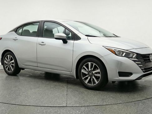 Used 2025 Nissan Versa SV image 1