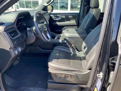 Used 2022 GMC Yukon SLT w/ SLT Premium Package AWD/4WD image 9