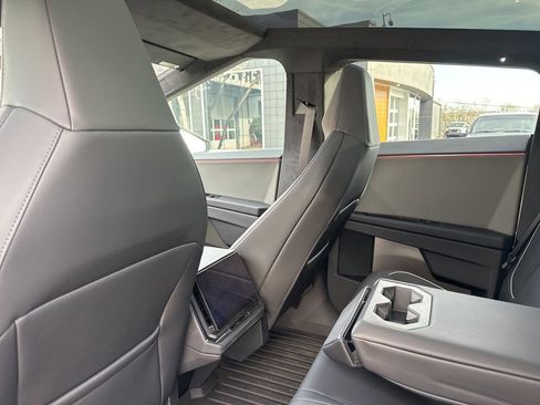 Used 2025 Tesla Cybertruck AWD Crew Cab image 24