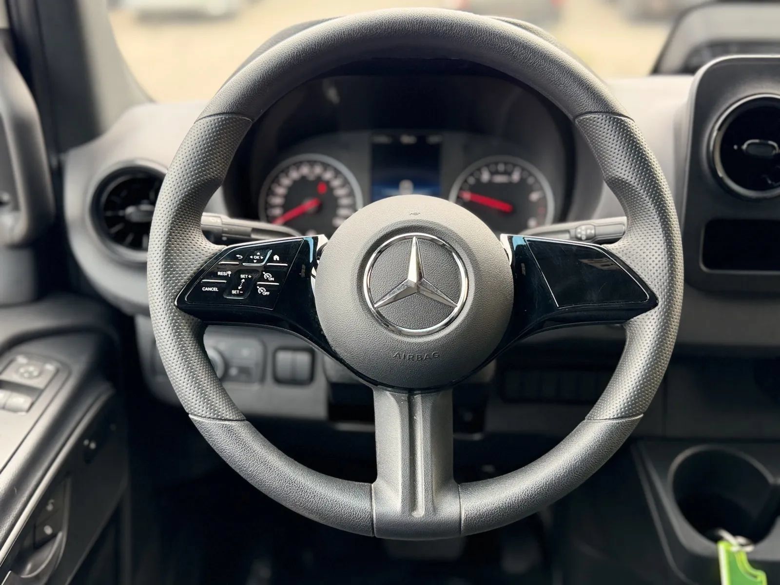 Used 2025 Mercedes-Benz Sprinter 2500 image 19