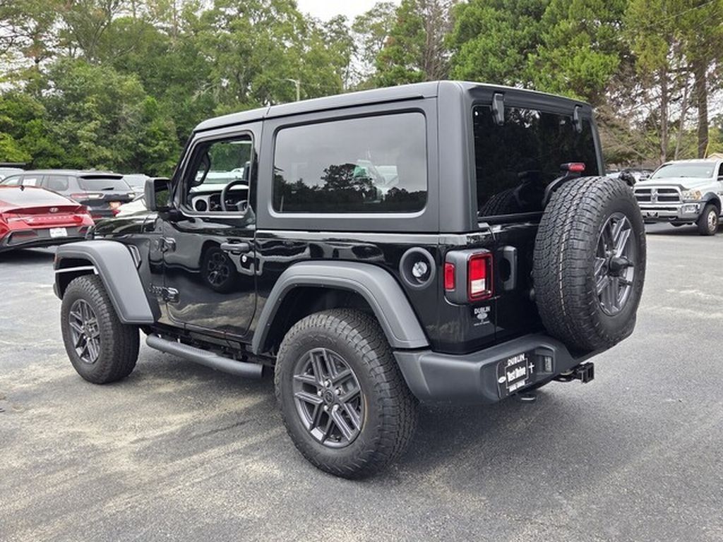 Used 2026 Jeep Wrangler Sport AWD/4WD image 7