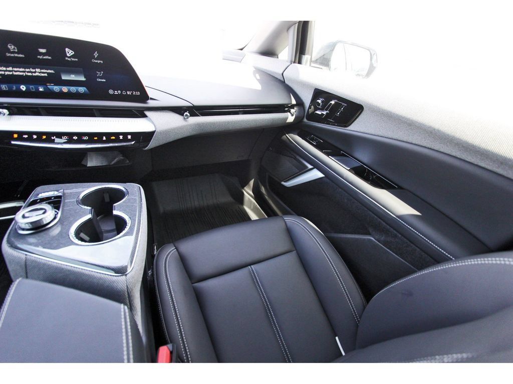 New 2027 Cadillac Optiq Luxury AWD/4WD image 10