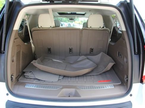 Used 2023 GMC Yukon XL Denali AWD/4WD image 39