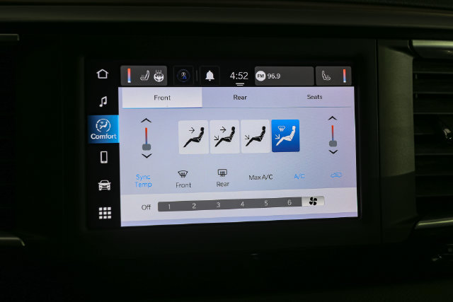 Used 2022 Chrysler Voyager LX FWD image 22
