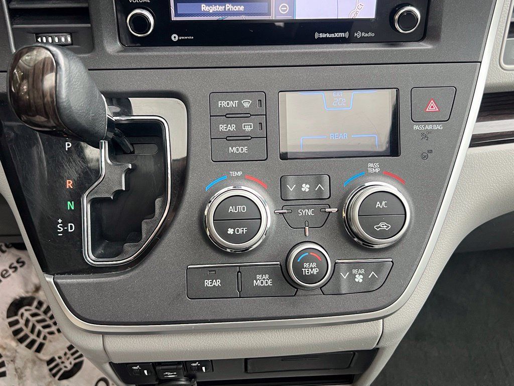 Used 2020 Toyota Sienna XLE AWD/4WD image 21