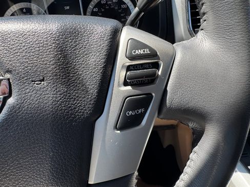 Used 2018 Nissan Titan SV w/ SV Convenience Package image 13