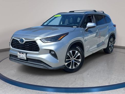 Used 2021 Toyota Highlander XLE FWD image 1