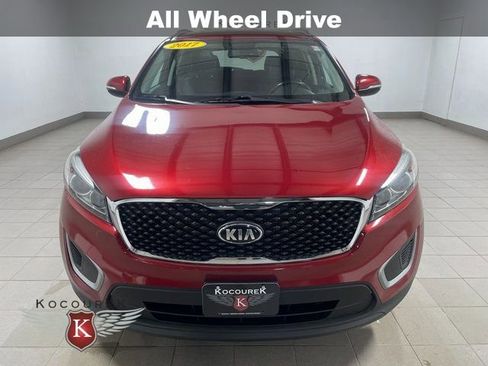 Used 2017 Kia Sorento LX w/ LX Convenience Package image 2
