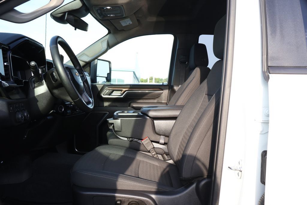 Used 2025 Chevrolet Silverado 2500 LT w/ Convenience Package AWD/4WD image 12