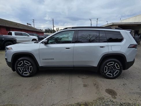 New 2026 Jeep Cherokee Laredo image 5