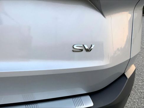 Used 2022 Nissan Rogue SV FWD image 9