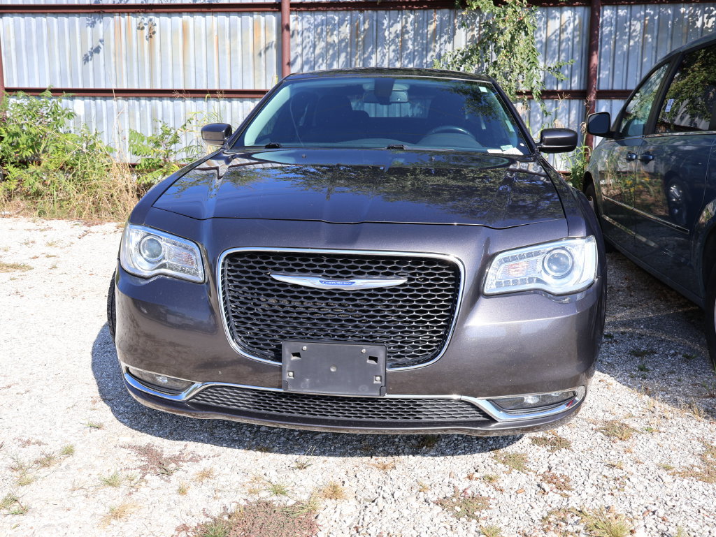 Used 2019 Chrysler 300 Touring w/ Driver Convenience Group RWD image 5
