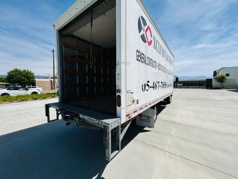 Used 2020 Isuzu NPR image 20