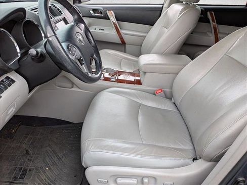 Used 2012 Toyota Highlander Limited w/ Tow Pkg image 12