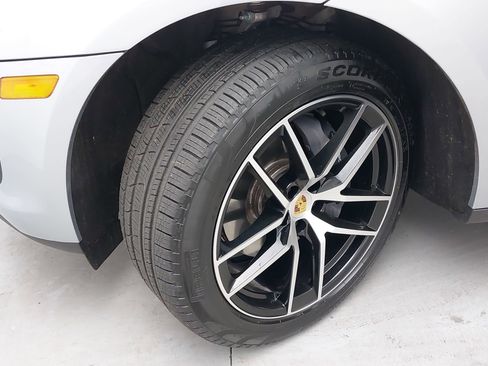 Certified 2025 Porsche Macan image 34