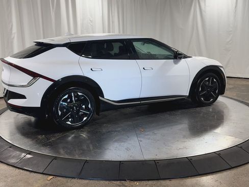 New 2025 Kia EV6 Wind image 2