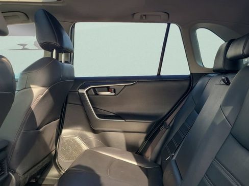 Used 2019 Toyota RAV4 Limited FWD image 10