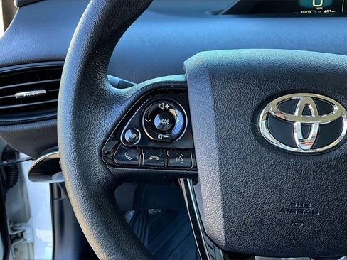Used 2022 Toyota Prius L Eco image 12