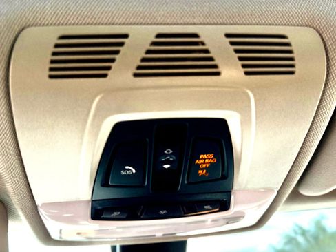 Used 2014 BMW 320i Sedan image 28