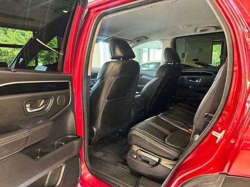 Used 2025 Honda Pilot EX-L image 19