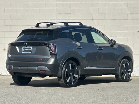 Used 2025 Nissan Kicks SR w/ SR Premium Package AWD/4WD image 3