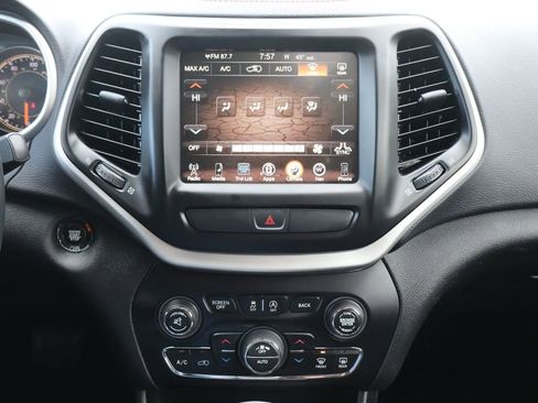 Used 2017 Jeep Cherokee Trailhawk w/ Comfort/Convenience Group AWD/4WD image 35