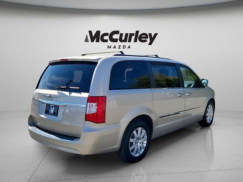 Used 2015 Chrysler Town & Country Touring w/ Driver Convenience Group FWD image 7