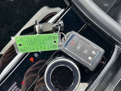 New 2025 Jeep Grand Cherokee Limited w/ Luxury Tech Group II image 32