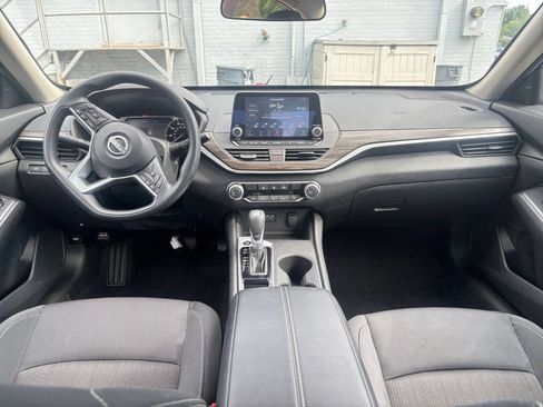 Used 2025 Nissan Altima 2.5 SV FWD image 34
