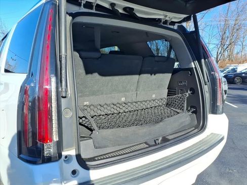 Used 2018 Cadillac Escalade Premium Luxury image 21