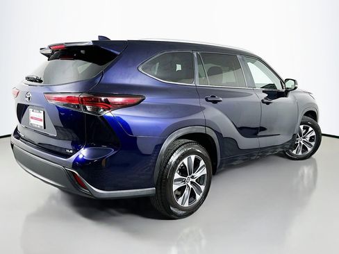 Used 2024 Toyota Highlander XLE image 15