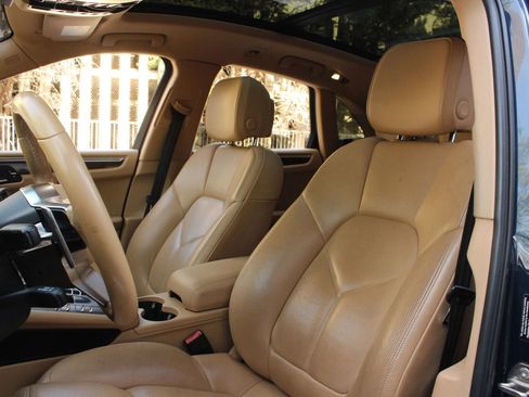 Used 2016 Porsche Macan S w/ Premium Package Plus image 16