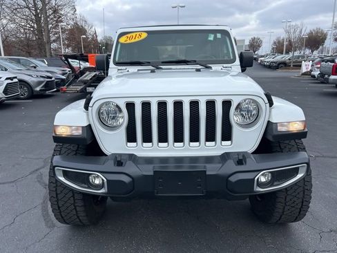 Used 2018 Jeep Wrangler Unlimited Sahara image 2